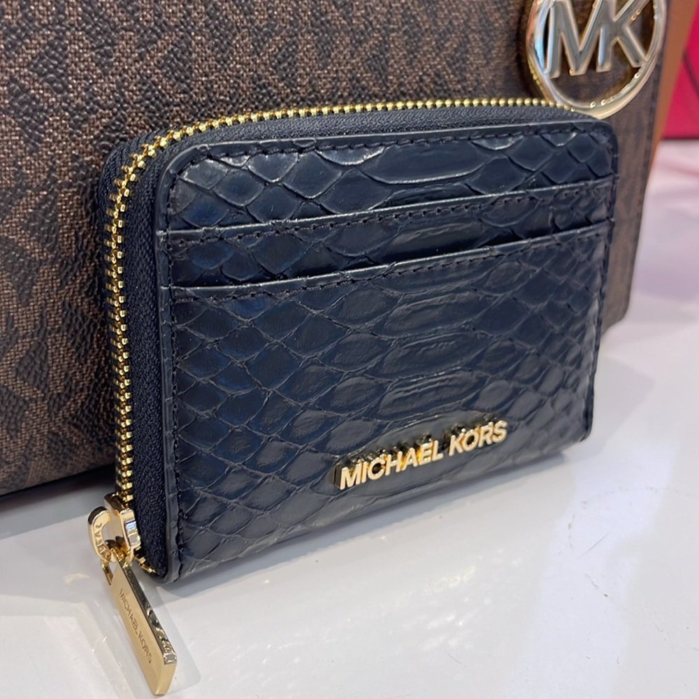 Michael Kors Women Medium Zip Around Card Case Coin Pouch Wallet Black
NWT - Picture 12 of 16